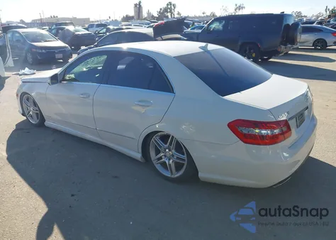 2011 Mercedes-Benz E 550 z USA, uszkodzony, nr VIN WDDHF7CBXBA298969